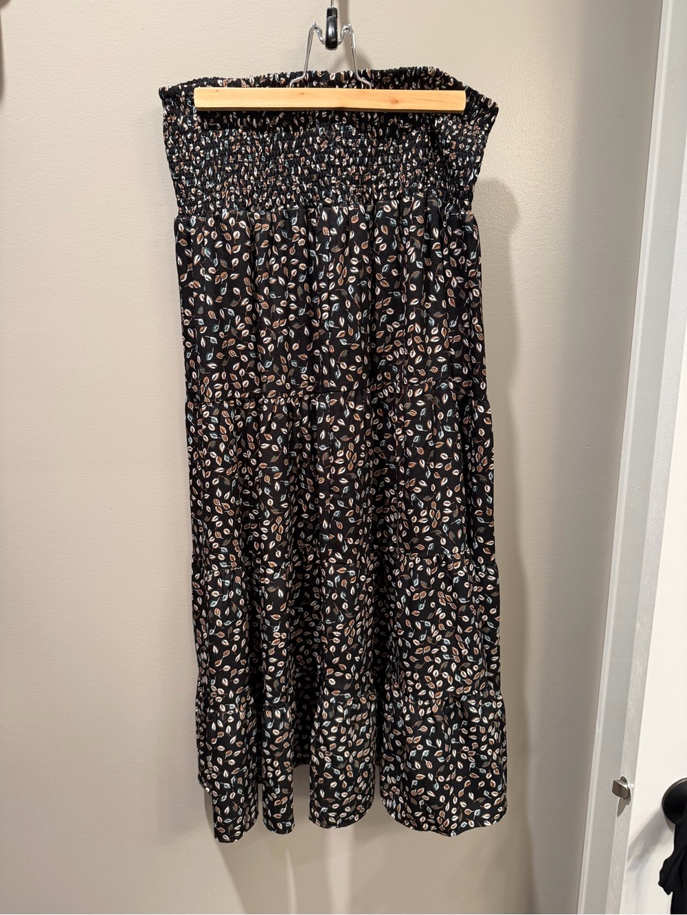 eesome Black Smocked Waist Tiered Maxi Skirt with Leaf Print